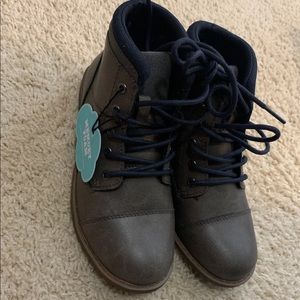 Boy boots size 1